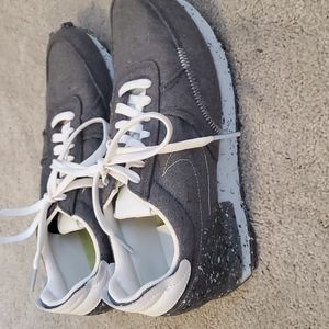 Nike youth space hippie sole sneaker